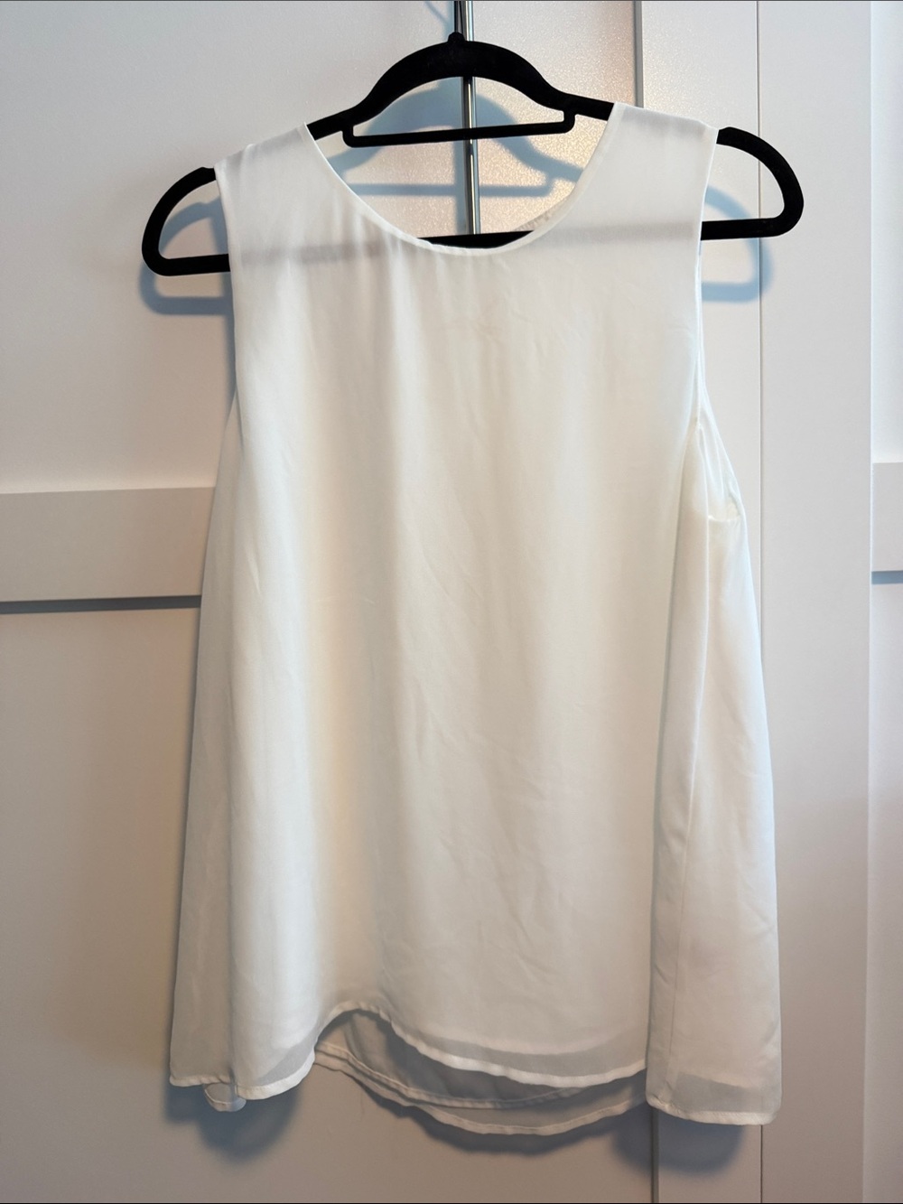 Pleione White Sleeveless Scoop Neck Camisole